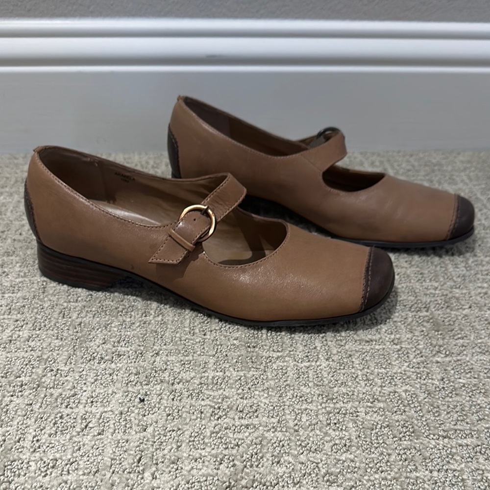 Two Lips Tan and Brown leather Flats with Strap and Square Toe